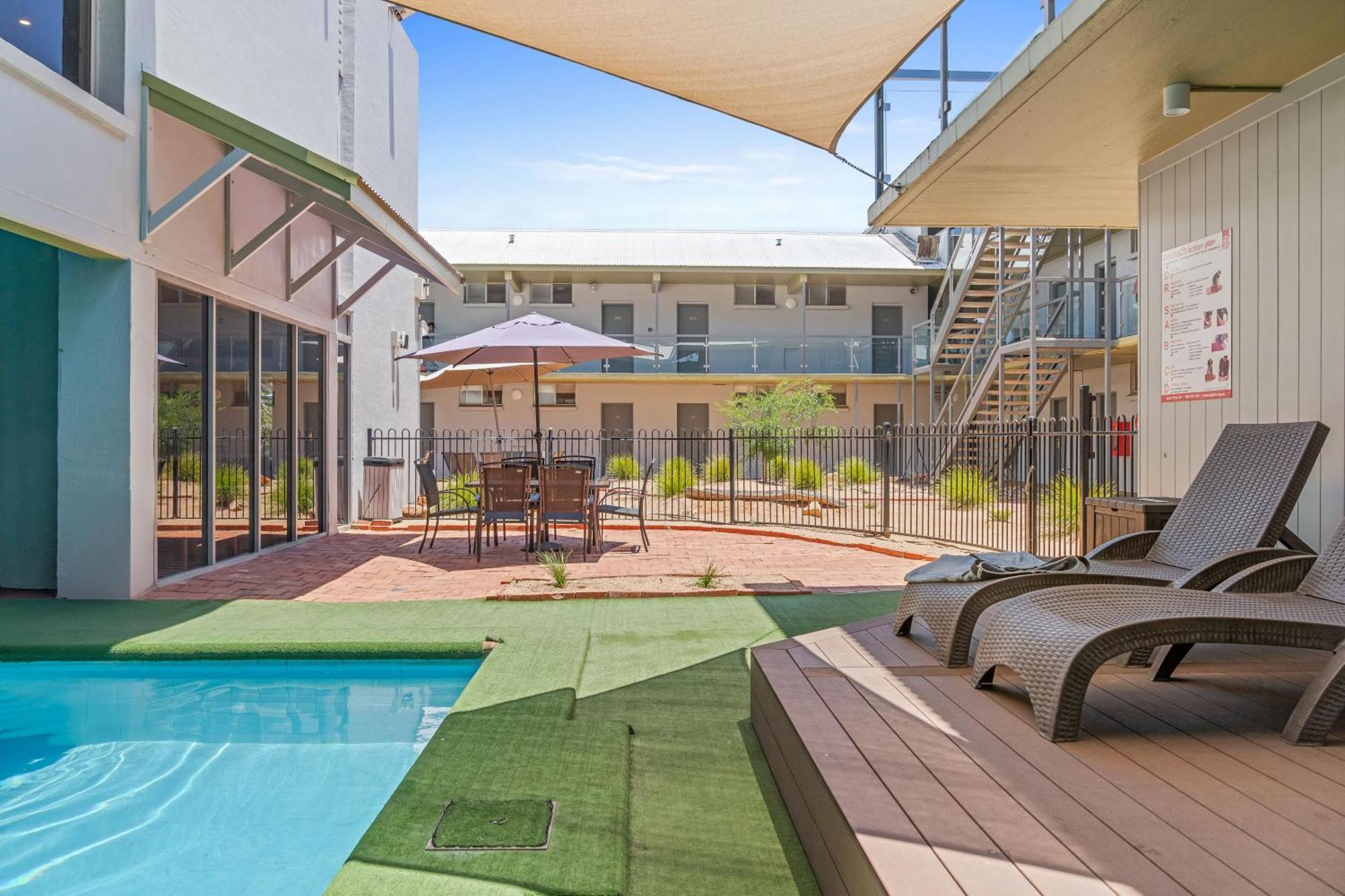 Stay At Alice Springs Hotel Exterior foto